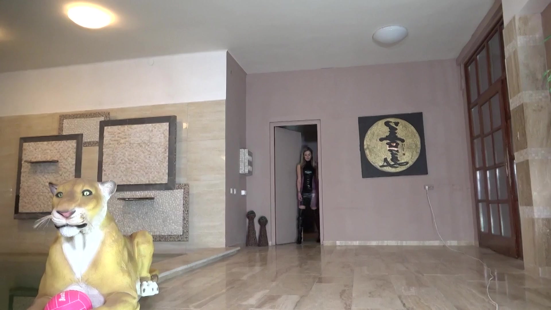 Latex dominatrixes peg slave's asshole in 3some